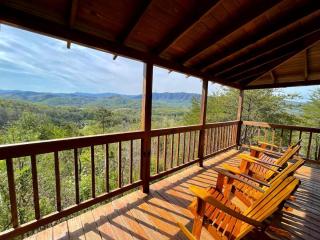Tranquil Cabin Near Great Smoky Mountains, Tennessee - 1