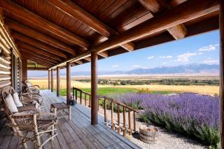 Intimate Off-Grid Cabin with Fire Pit and Mountain Views in Montana - 6