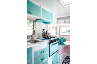 Vintage Camper Rental in Franklin for Couples Getaway in the Mountains in North Carolina - 9