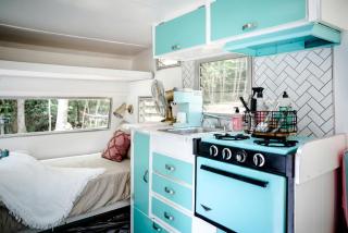 Vintage Camper Rental in Franklin for Couples Getaway in the Mountains in North Carolina - 8