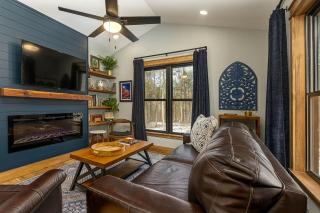 Lakefront Cabin with Fire Pit in Carbondale, Illinois - 9