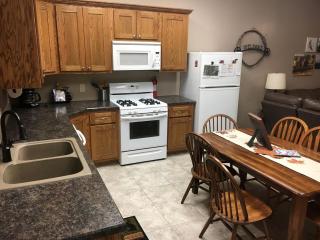 Charming Camping Cabin Rental for Families near Milford Lake, Kansas - 8