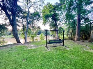 Picturesque Cozy Cottage with Fire Pit Space in Louisiana - 4