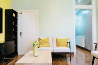Bright 3BD House Near East Croydon Station - 1