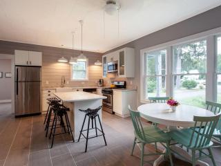 Modern Luxury Farmhouse with a Jacuzzi Tub near Woodstock, Vermont - 4