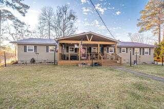 Ultimate Lakefront Cabin with Outdoor Pool in Georgia - 4