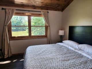 Gorgeous Secluded Wooden Cabin in Carbondale, Illinois - 7