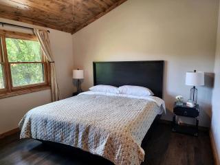 Gorgeous Secluded Wooden Cabin in Carbondale, Illinois - 1