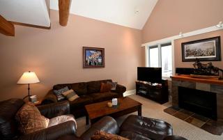 Ski-In/Ski-Out Luxury Cabin Rental with Incredible Views in Big Sky - 1