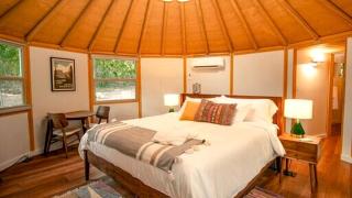 Stunning Yurt Rental in Texas Ideal for a Romantic Getaway near Austin - 4