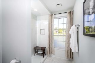 Elegant Historic Suite with Mountain Views in Luray, Virginia - 3