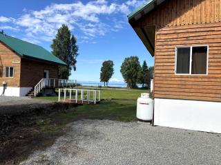 Family-Friendly Cabin Rental Overlooking Cook Inlet in Alaska - 2
