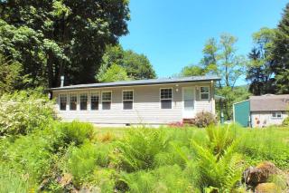 Peaceful Family Cabin on Beautiful Property, Plenty of Hiking and Fishing, 20 minutes from the coast, bordering Siuslaw National Forest, Oregon - 0