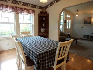 Peaceful Family Cabin on Beautiful Property, Plenty of Hiking and Fishing, 20 minutes from the coast, bordering Siuslaw National Forest, Oregon - 1