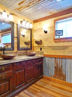 Delightful Equipped Barn with Pond Views in Texas - 4