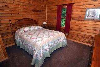 Secluded Luxury Cabin Getaway for Four Guests in Logan, Ohio - 7