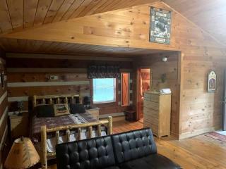 Enchanting Log Cabin in the Woods just Outside of Gatlinburg, Tennessee - 9