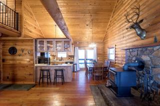 Cozy Mountain Cabin with Jacuzzi Near Ennis Lake in McAllister, Montana - 7