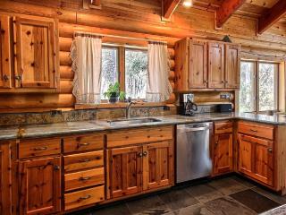 Cozy Log Cabin near Yosemite National Park in California - 3