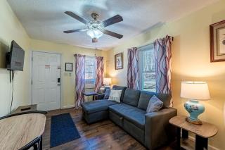 Quaint Cozy Cottage Perfect for a Peaceful Getaway in West Virginia - 2