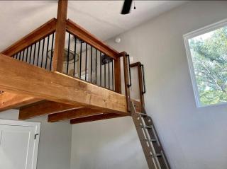 Romantic Getaways to the New Braunfels in this Fully-Equipped Tiny House in Texas - 3