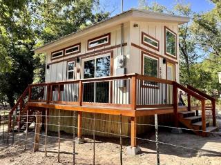 Romantic Getaways to the New Braunfels in this Fully-Equipped Tiny House in Texas - 2