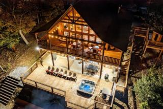 Group Cabin with Luxury Equipped Deck and Game Room in Tennessee - 3