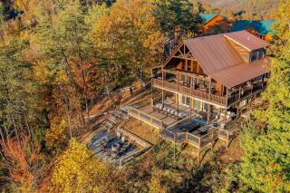 Group Cabin with Luxury Equipped Deck and Game Room in Tennessee - 2