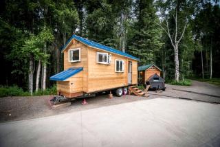Snug and Cozy Tiny House Rental near Fairbanks for Glamping in Alaska - 2