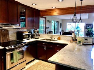 Stylish Lake Cabin with a Sauna and Hot Tub in Bellingham, Washington - 8