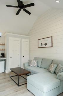 Picturesque Tiny House Rental Ideal for Glamping in New Hampshire - 4