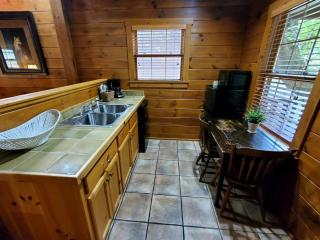 Charming Riverside Cabin Sanctuary Near New River, Virginia - 4