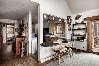 Lustrous Lakefront Cabin Oasis near Lake Ferndale in West Virginia - 8