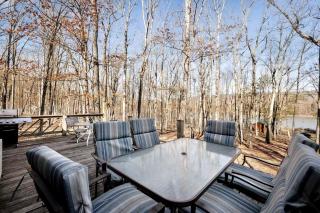 Lustrous Lakefront Cabin Oasis near Lake Ferndale in West Virginia - 7