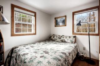 Lustrous Lakefront Cabin Oasis near Lake Ferndale in West Virginia - 6