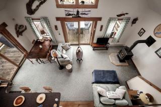 Lustrous Lakefront Cabin Oasis near Lake Ferndale in West Virginia - 3