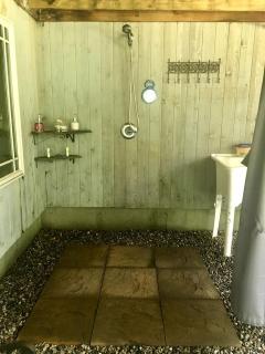 Fabulous Tiny House Surrounded by Forest in Norwich, Connecticut - Bargytown - 1