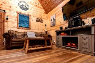 Escape to Marshall, Arkansas, in this Cozy Cabin for Four - 1