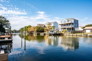Gorgeous Waterfront Vacation Rental for an Unforgettable Family Getaway in Frisco, North Carolina - 3