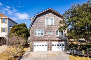 Gorgeous Waterfront Vacation Rental for an Unforgettable Family Getaway in Frisco, North Carolina - 4