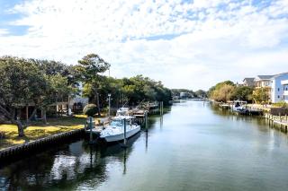 Gorgeous Waterfront Vacation Rental for an Unforgettable Family Getaway in Frisco, North Carolina - 2
