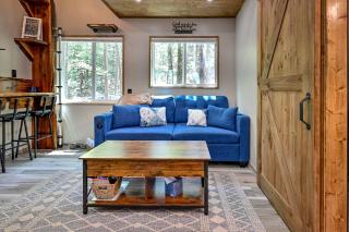 Cozy Tiny Cabin with Porch & Fire Pit near Scenic Trails in Western Arkansas - 9