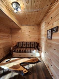 Luminous Cabin with Hot-Tub, BBQ and Deck in Ohio - 1