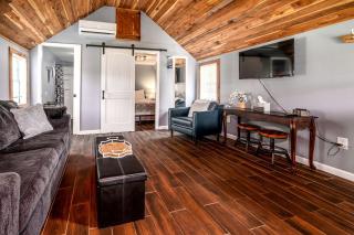 Serene Loft Cabin with Outdoor Grill and Fire Pit in Creal Springs, Illinois - 6