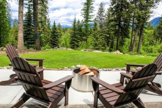 Amazing Cabin Perfect for Family Getaways in Coram, Montana - 4