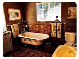 Grand Rustic Cabin Rental with Private Hot Tub near Escondido, California - 2