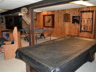 Large and Spacious Lakeside Cabin with Mountain Views in Fairhope, Pennsylvania - 2