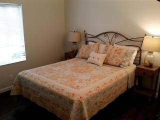 Modern Family-Friendly Ranch Cabin Rental with Outdoor Hot Tub near Medford - 5