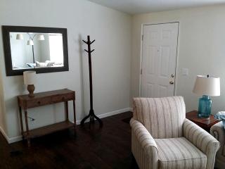 Modern Family-Friendly Ranch Cabin Rental with Outdoor Hot Tub near Medford - 2