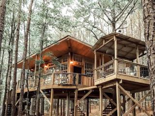 Secluded Treehouse Rental Ideal for Glamping in Alabama - 0